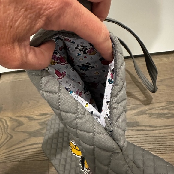 Vera Bradley Disney’s Limited Edition Vera Tote Bag NWT - Picture 9 of 10